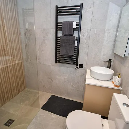Charming 1 Bedroom *