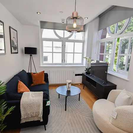 Charming 1 Bedroom *