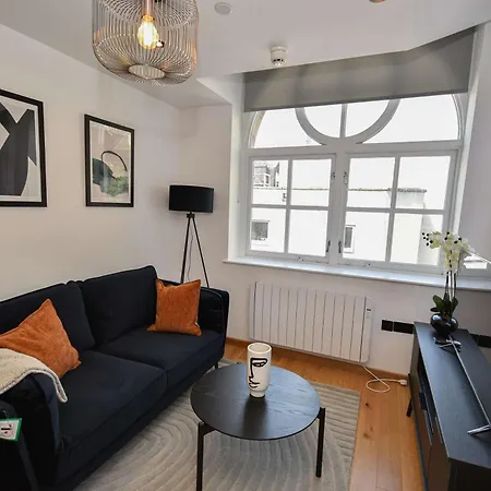 Charming 1 Bedroom Appartamento
